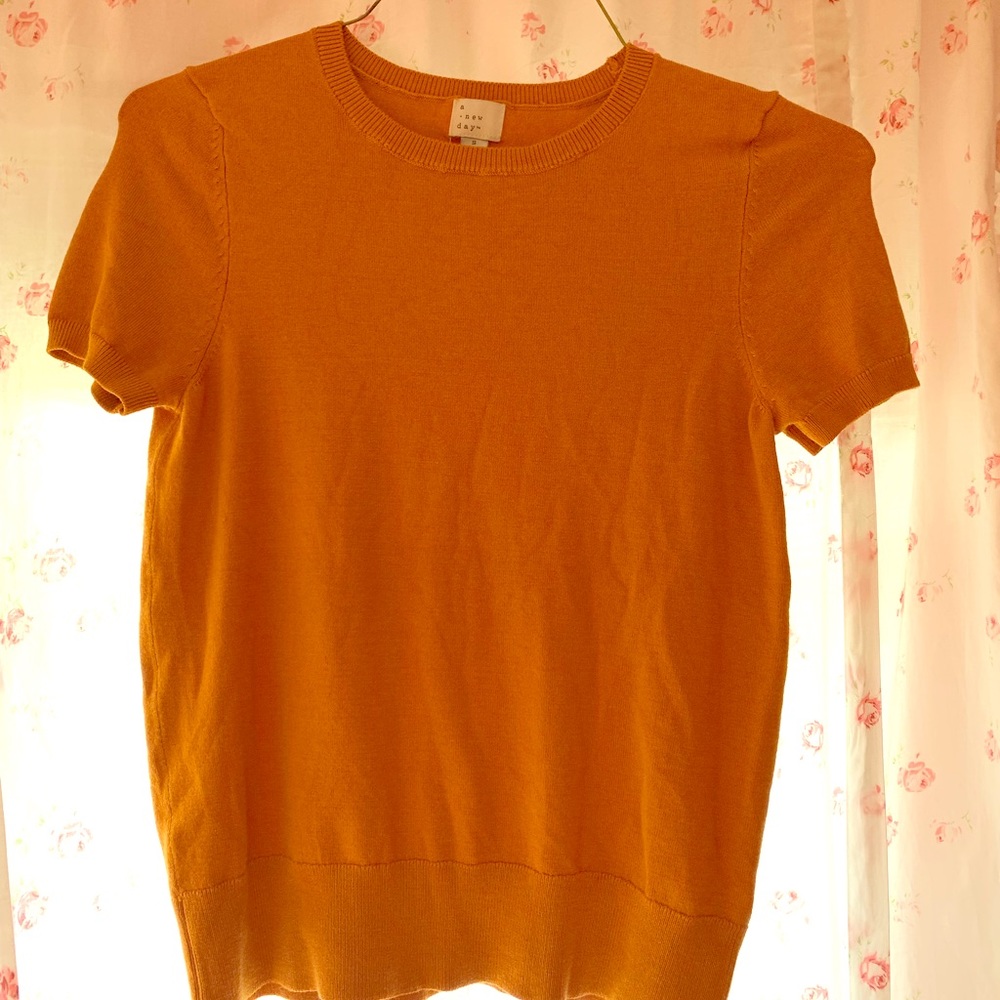 A lovely sweater thats great for fall!🍁